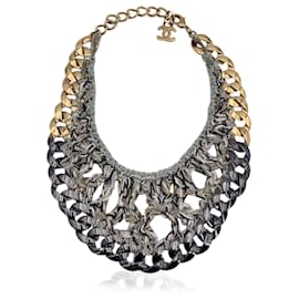Collana in tweed grigio con catena in metallo gunmetal e oro - Chanel