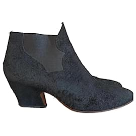 Stivaletti Acne Studios Alma in scamosciato nero