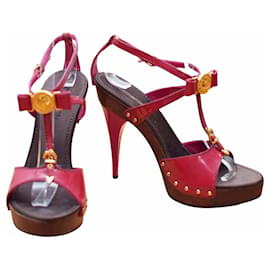 Sandali con tacco in pelle verniciata fucsia Louis Vuitton con cinturino alla caviglia 39,5