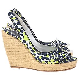 Sandalias de salto Slingback de verão Roger Vivier em lona multicolorida