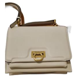 Bolso de mano Salvatore Ferragamo Trivolio de piel beige
