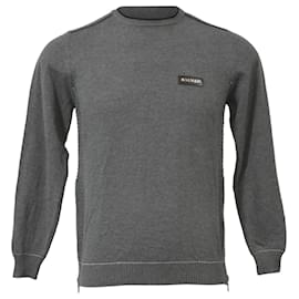 Grauer Wollpullover mit Balmain-Logo-Patch und Rundhalsausschnitt