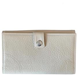 rare two-tone wallet from Longchamp