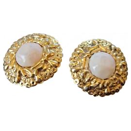 Orecchini Chanel dorati e perle