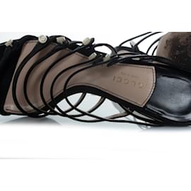 Schwarze Riemensandalen von Gucci mit Gucci-Buttons