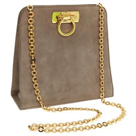 Salvatore Ferragamo Gancini Ketten-Schultertasche aus Wildleder in Grau Gold Auth 96186
