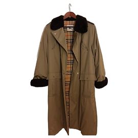 Gabardina Burberry Verde Oliva Piel Sintética
