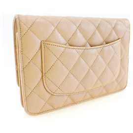 Portafoglio classico a catena Chanel in pelle caviar