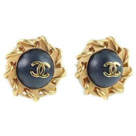 Orecchini in pelle placcati oro Chanel