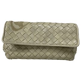 Bottega Veneta Butterfly Intrecciato Flap Clutch Bag in pelle beige