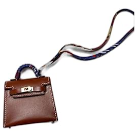 Charm Hermès Kelly en cuir marron foncé