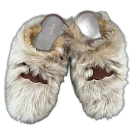 Céline Clogs aus beigem Kunstfell