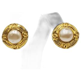 Orecchini perla con bottone CC vintage di Chanel
