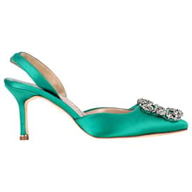 Manolo Blahnik Hangisi70 Décolleté Slingback Decorati in Satin Verde