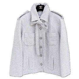 Chanel Nueva Chaqueta de Tweed con Botones CC y Lazo