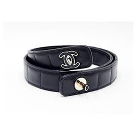 Ceinture en cuir Chanel vintage avec boucle tourniquet en forme de barre de chocolat et quincaillerie argentée