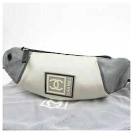 Borsa da viaggio Chanel Sport in nylon bianco e grigio
