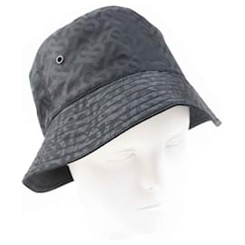 Cappello Burberry TB Logo in nylon nero e poliestere