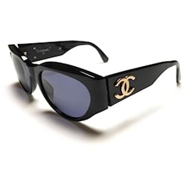 Occhiali da sole Chanel neri con logo CC dorato