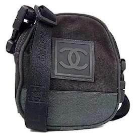Borsa da viaggio Chanel Sport in nylon nero e verde scuro