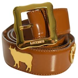 Moschino Gürtel aus braunem glänzendem Leder mit Herz und Kuh Schnalle