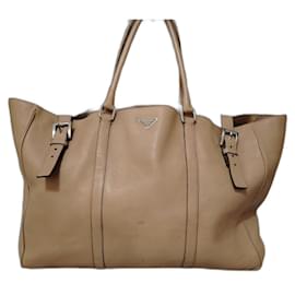 Borsa da viaggio Prada in pelle beige