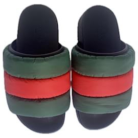 Sandali Gucci Demetra in nylon imbottito rosso e verde