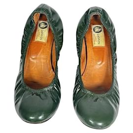 Lanvin Ballerina Pumps mit Rüschendetail Grünes Lackleder