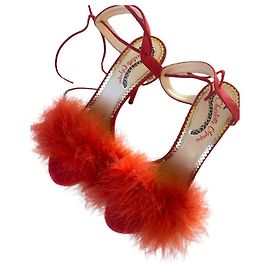 Sandali Charlotte Olympia in suede rosso con piume