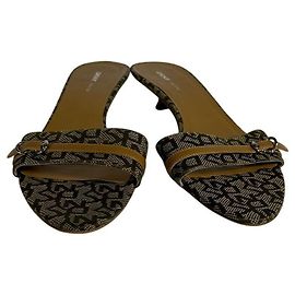 Sandalias de tacón kitten DKNY de DONNA KARAN New York