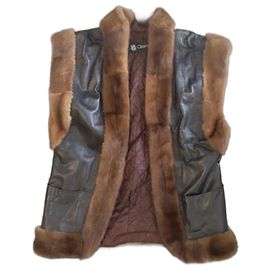 Autre Marque Ärmellose Jacke Chocquenet aus braunem Leder und Nerzfell