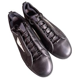 Sneakers Fendi Nere Metallizzate in Pelliccia