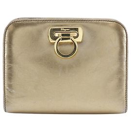 Borsa a spalla in catena in pelle di vitello dorata Salvatore Ferragamo