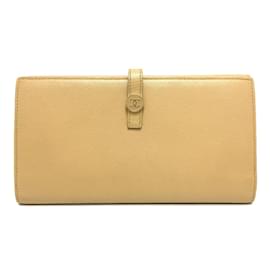 Cartera larga bi-fold Chanel Coco Button