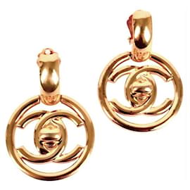 Orecchini Chanel dorati in metallo