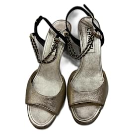 Bailarinas Chanel de piel dorada