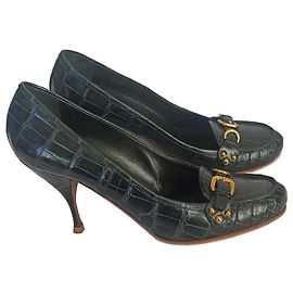 Décolleté Prada in pelle di coccodrillo verde oliva tacchi 9 cm