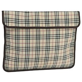 Burberry Nova Check Clutch Bag aus Canvas Beige Auth ti2483