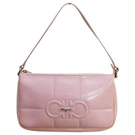Salvatore Ferragamo Borsa a Spalla Baguette in Pelle Verniciata Rosa Trapuntata