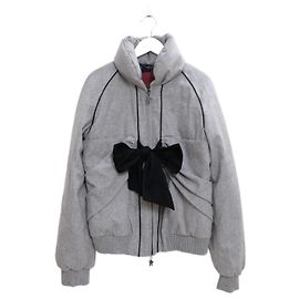 Grau Woll Puffer Jacke mit Schleife vorne von Moncler Gamme Rouge