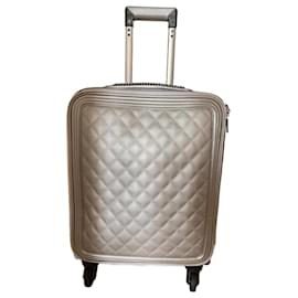 Chanel Koffer aus silbernem Leder grainiert