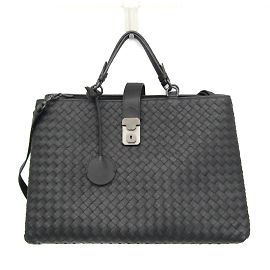 Borsa in pelle Intrecciato di Bottega Veneta a Roma