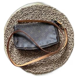 Clutch Louis Vuitton in pelle marrone