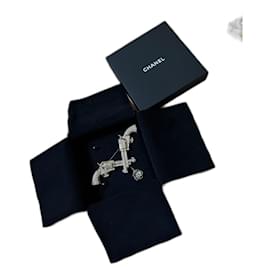 Chanel Spilla doppia rara a forma di pistola