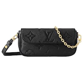 Louis Vuitton Portafoglio LV Ivy sulla catena