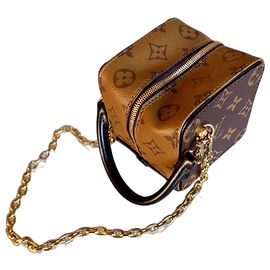Louis Vuitton Borsa Mini Cubo Monogramma con Catena in Pelle