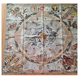 Hermès Schal/Quadrat 90 mit dem Titel 'Die Mythologien der Roten Menschen'