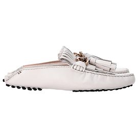 Mocasines Tod's con detalles de borlas y cadena en cuero blanco