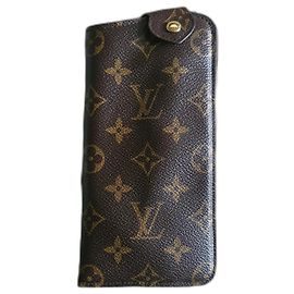 GM Louis Vuitton glasses case