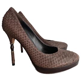 Gucci Absatzschuhe aus blauem Lackleder Größe 37